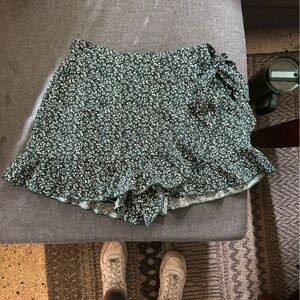 NWOT SHEIN Dark Green Patterned Skort